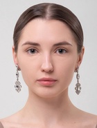 Серьги клипсы для ушей висячие со стразами QF «Ажур», белые в серебре - Фото 7