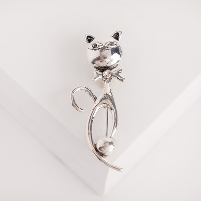 Брошь «Кошка», цвет бело-серый в чернёном серебре