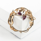 Брошь «Лиса и виноград», цветная в золоте - Фото 2