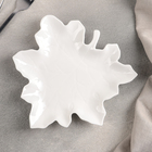 Блюдо керамическое сервировочное «Кленовый лист», 18×19 см, цвет белый - фото 320423259