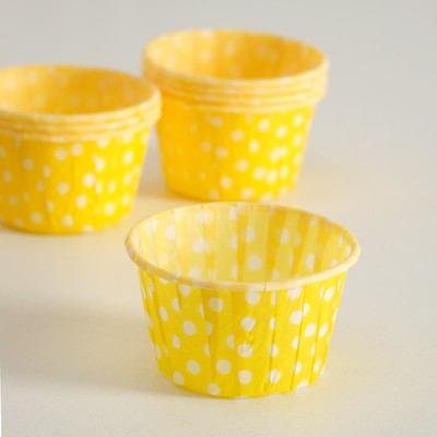 Форма для выпечки "Маффин", желтый в белый горох, 5 х 4 см