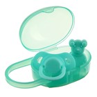 Пустышка классическая, с колпачком и держателем, в контейнере, от 0 мес., цвет бирюзовый - фото 119054239 Пустышка классическая, с колпачком и держателем, в контейнере, от 0 мес., цвет бирюзовый - фото 119054239