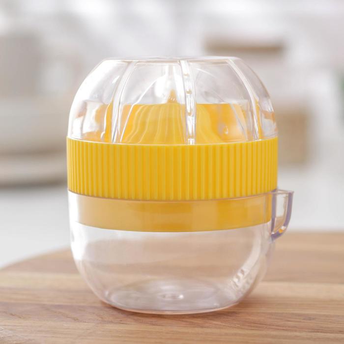 Соковыжималка для лимона Альтернатива, 7×7×8 см, пластик, жёлтый - Фото 1