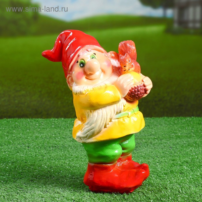 Садовая фигура "Гном с белкой" 24х14см - Фото 1