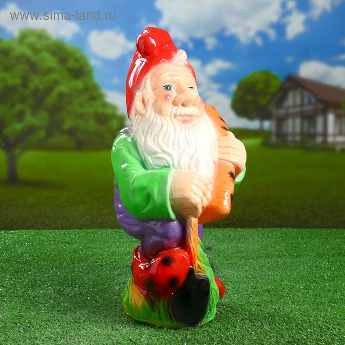 Садовая фигура "Гном с морковью" 43х21см - Фото 1
