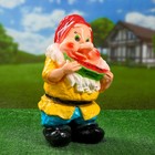 Садовая фигура "Гном с арбузом" 35х22см - Фото 1