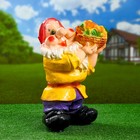 Садовая фигура "Гном с овощами" 36,5х25см - Фото 1