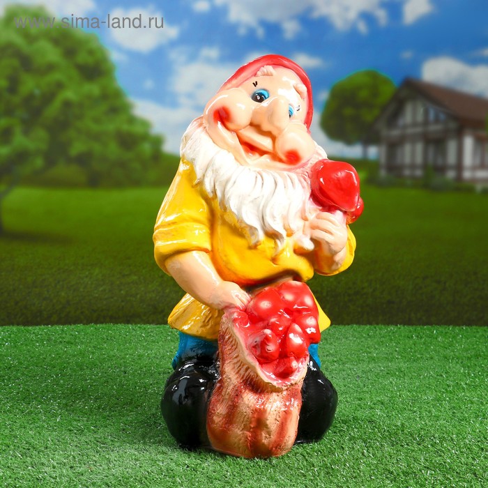 Садовая фигура "Гном с грибами" 39х25см - Фото 1