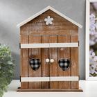 Ключница дерево 6 крючков "Дом со ставнями-сердечками" 29,5х22,5х6 см - фото 21024159