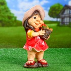 Садовая фигура "Девочка с морковкой" 18х15х40см - Фото 1