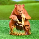 Садовая фигура"Мишка с медом", 17,5х18х22см - Фото 2