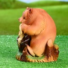 Садовая фигура"Мишка с медом", 17,5х18х22см - Фото 3