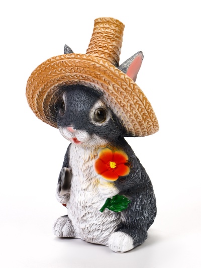Садовая фигура из полистоуна «Зайка в соломенной шляпе с цветочком», 21×12×13 см