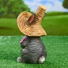 Садовая фигура "Зайка в соломенной шляпе с цветочком" 12х13х22см - Фото 3