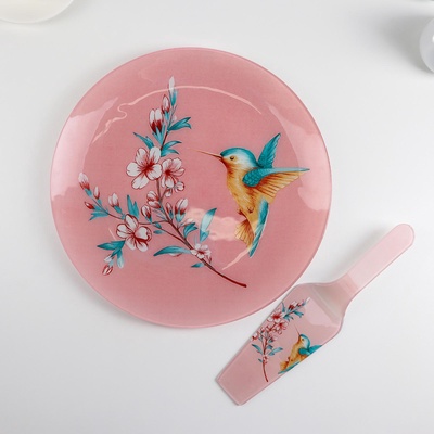 Тортовница с лопаткой Доляна «Колибри», d=30 см, лопатка 26.5×7 см, стекло, нежно-розовая