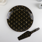 Тортовница стеклянная с лопаткой Доляна «Золотое перо», d=30 см, лопатка 26,5×7 см, цвет чёрный - фото 6272262