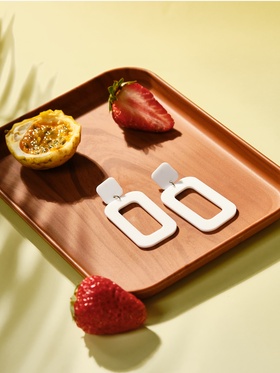 Серьги пластик «Вивьен» прямоугольник, цвет белый 4690297