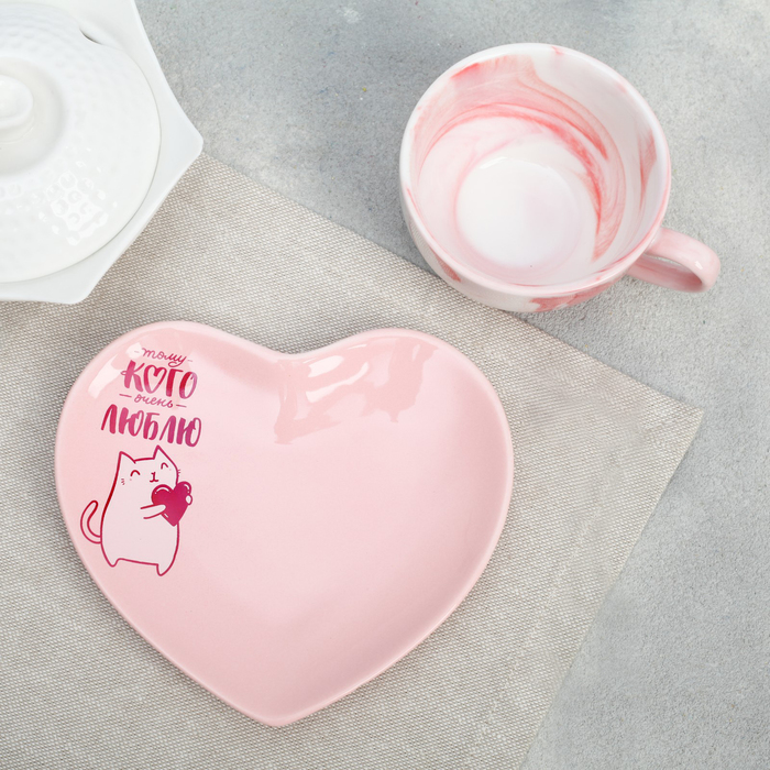 Подарочный набор керамический «Тому кого люблю»: кружка 120 мл, блюдце, цвет розовый - фото 1885003048