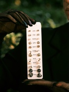 Серьги пусеты 12 пар One year, сердцем к сердцу, цветные в золоте - Фото 4