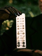 Серьги пусеты 12 пар One year, сердцем к сердцу, цветные в золоте - Фото 7