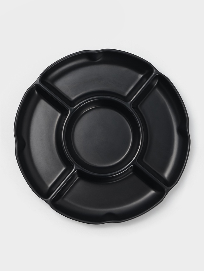 Менажница «Чёрный Восток», 5 секций, пластик, 25×2.5 см, диаметр центра 11 см, чёрная - Фото 1