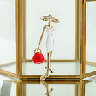 Брошь «Леди» с сумочкой, цвет красно-белый в золоте - Фото 1