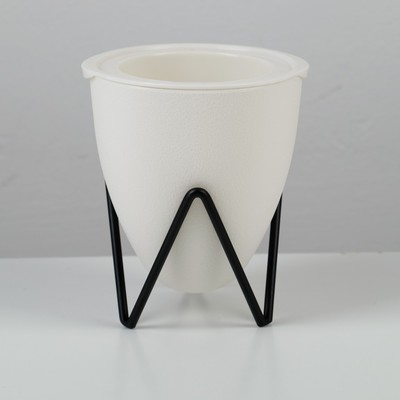 Кашпо с подставкой «Акцент», 11,2×11×12,5 см, цвет белый