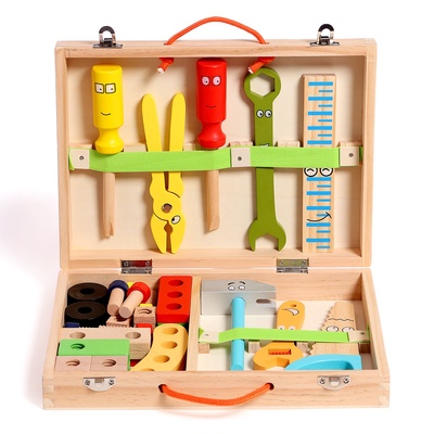 Игровой набор «Набор плотника и конструктор в чемоданчике» 7×30×23 см, 33 элемента