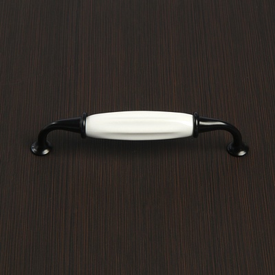 Ручка-скоба мебельная ТУНДРА PC181, 128 мм, цвет черный