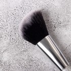 Кисть для макияжа «SHINE», скошенная, 20 см, цвет серебристый - Фото 3