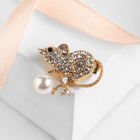 Брошь «Мышка» с бусиной, цвет белый в золоте - Фото 1