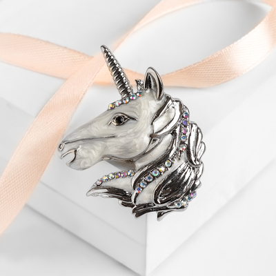 Брошь «Единорог», цвет белый перламутровый в серебре