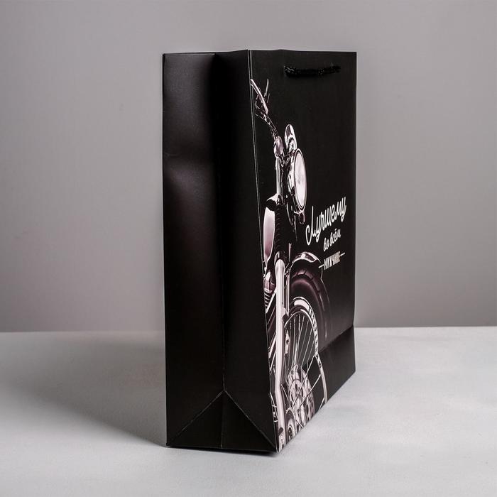Пакет подарочный ламинированный горизонтальный, упаковка, «Лучшему во всем мужчине», M 30 х 26 х 9 см - фото 1918947356