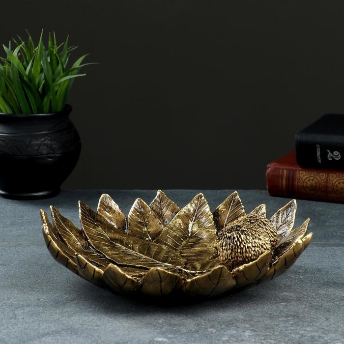 Подставка конфетница "Пара ежей на тарелке из листьев" золото, 24х24х6,5см - фото 1905643629