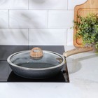 Сковорода кованая Huochu, d=26 см, стеклянная крышка, пластиковая ручка, индукция, антипригарное покрытие, цвет серый - Фото 6