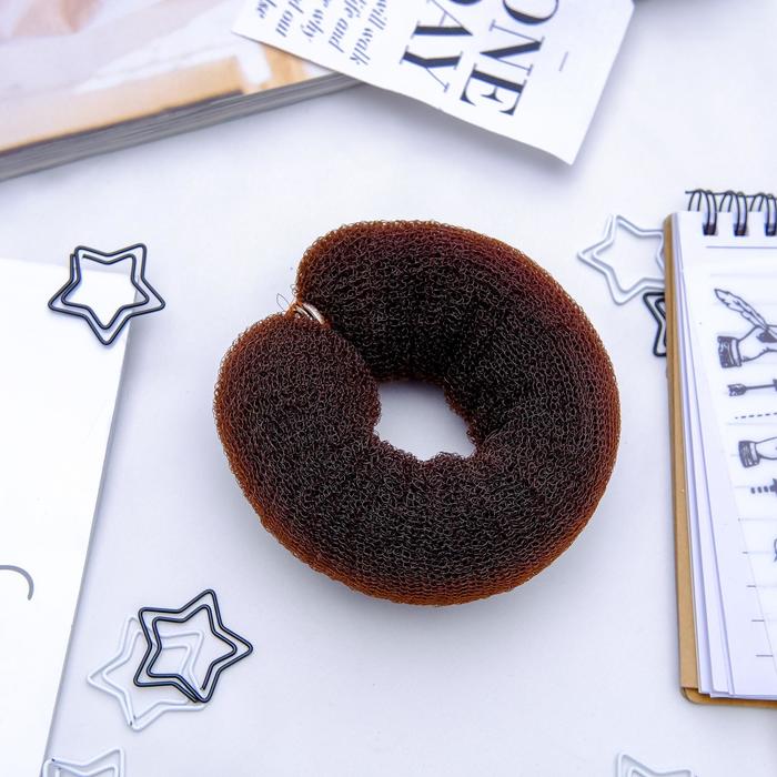 Валик на кнопке для создания пучка, 4.5×17 см, коричневый - Фото 1