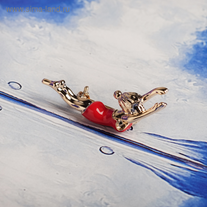 Брошь «Девочка» пловчиха, цвет красный в золоте - Фото 1