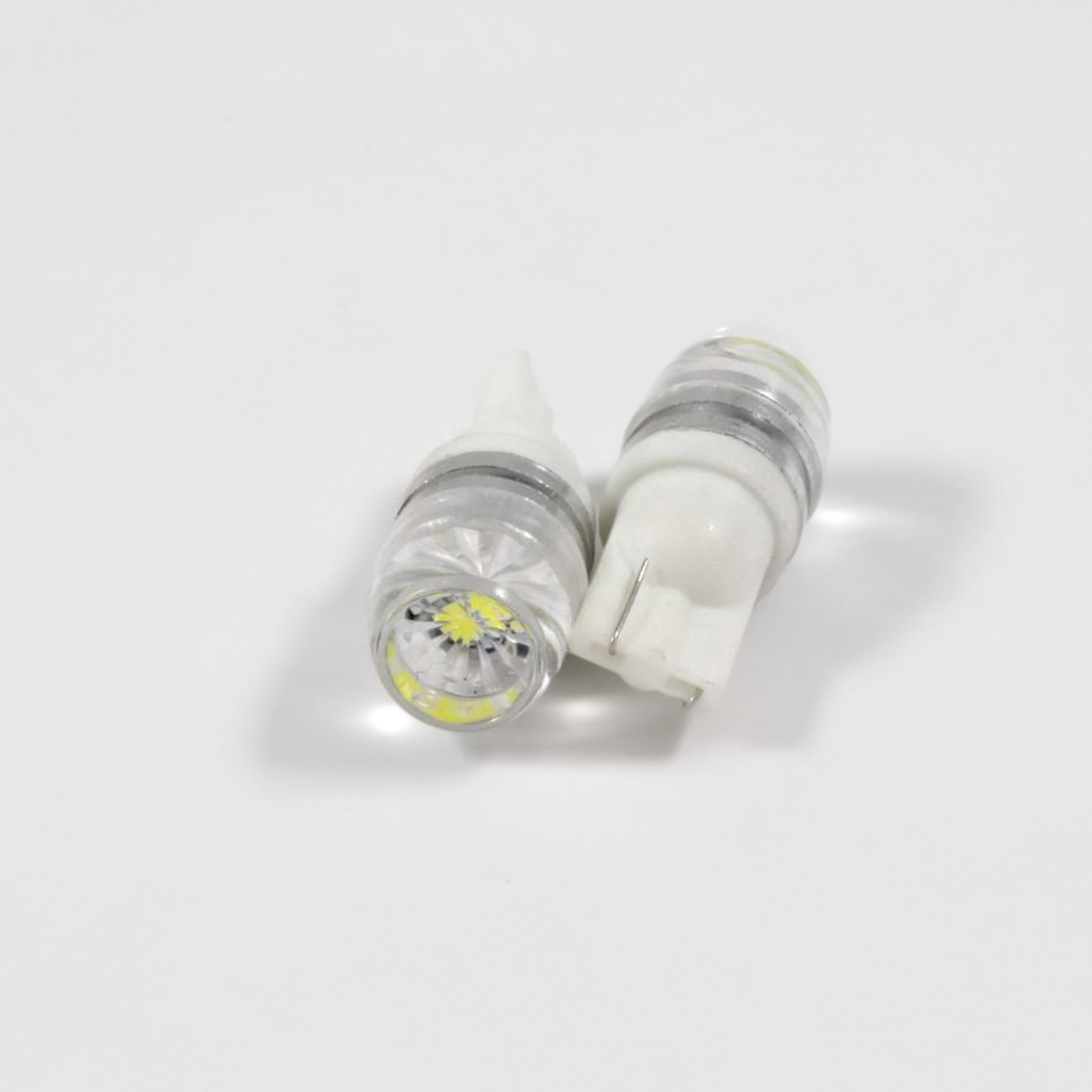 T10 w5w светодиодные лампы. Лампочка авто т 10. Автолампочки. 5d лампа светодиодная osram. Лампочки т 10.