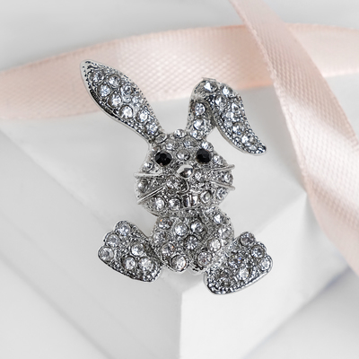 Брошь «Зайчик», цвет белый в серебре