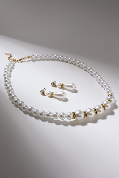 Набор 2 предмета: серьги, колье «Антуанетта» капли и ряд бусин, цвет белый в золоте, 40 см