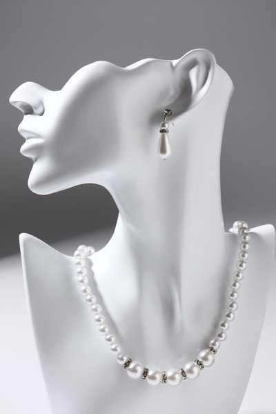Набор 2 предмета: серьги, колье «Антуанетта» капли и ряд бусин, цвет белый в серебре, 40 см