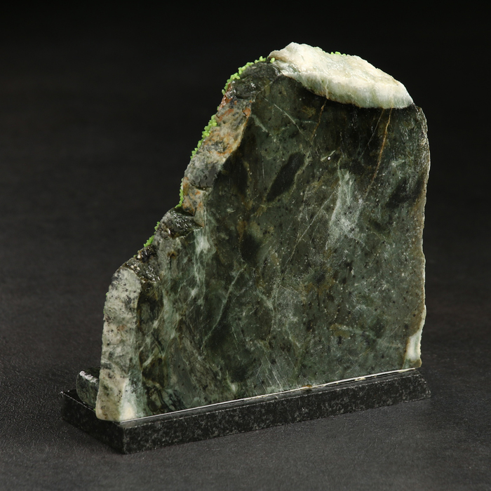 Сувенир-скол "Царица", змеевик, каменная крошка - фото 1908558438