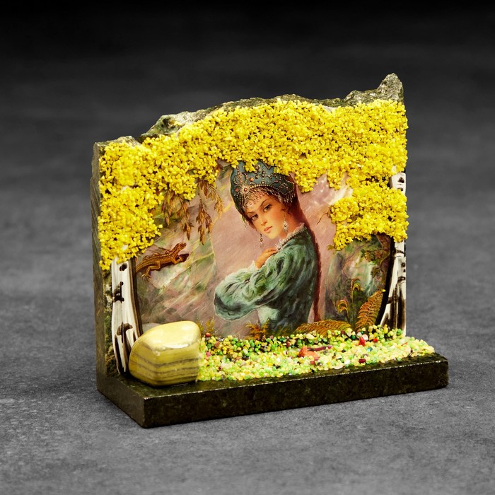 Сувенир-скол "Царица", змеевик, каменная крошка - фото 1889449205