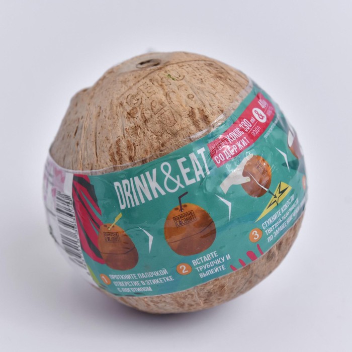 кокосовое молоко. кокосовое молоко. кокосовое молоко коктейль. коктейль в кокосе. белый кокос.