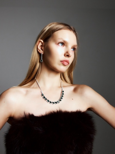 Набор 2 предмета: серьги, колье «Листопад», капли, зелёно-белый в серебре, 45 см