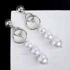 Серьги с жемчугом «Аврора» дорожка на двух кольцах, цвет белый в серебре - Фото 1