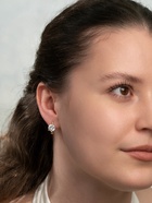 Серьги со стразами «Блум», белые в серебре - Фото 7