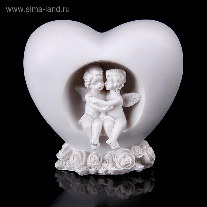 Сувенир полистоун "Белоснежные ангелы обнимающиеся в сердце" 6,5х7,2х3,8 см - Фото 1