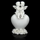 Сувенир полистоун "Белоснежные ангелы сидящие на сердце" 6,7х4х3 см - Фото 1
