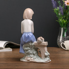 Сувенир керамика "Девчушка со щеночками на скамейке" 25х15х9 см - Фото 3